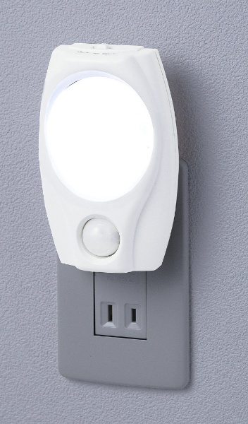 LEDセンサー付ライト ホワイト PM-L200(W) [白色  コンセント式]